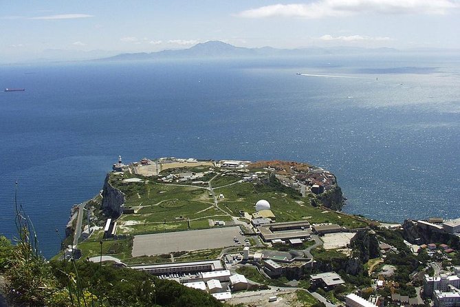 Private Full Day Tour of Gibraltar from Malaga or Marbella - Lunch and shopping time in Gibraltar: how to use the free window