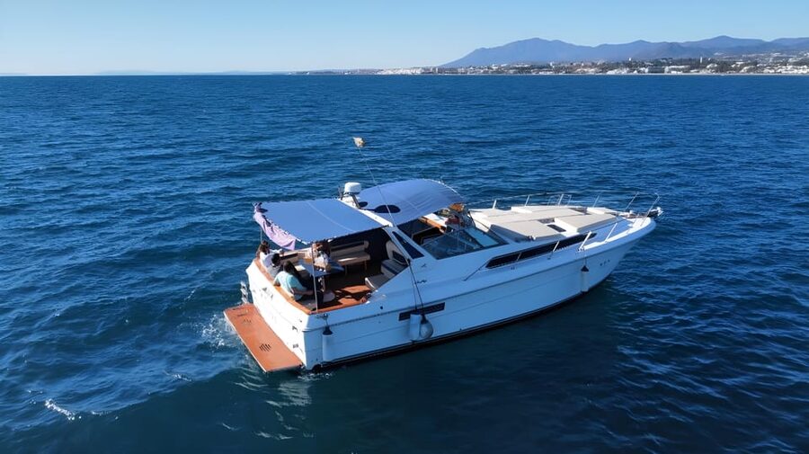 PUERTO BANUS: YACHT RENTAL FOR GROUP 2H - Swimming, snorkel gear, and the best ways to use the sea time