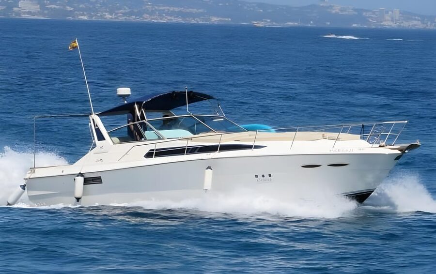 PUERTO BANUS: YACHT RENTAL FOR GROUP 2H - Who this yacht experience suits best (and who should skip it)
