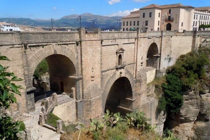 Ronda and Setenil de las Bodegas tour from Malaga - Puente Nuevo and the Best Use of Free Time in Ronda
