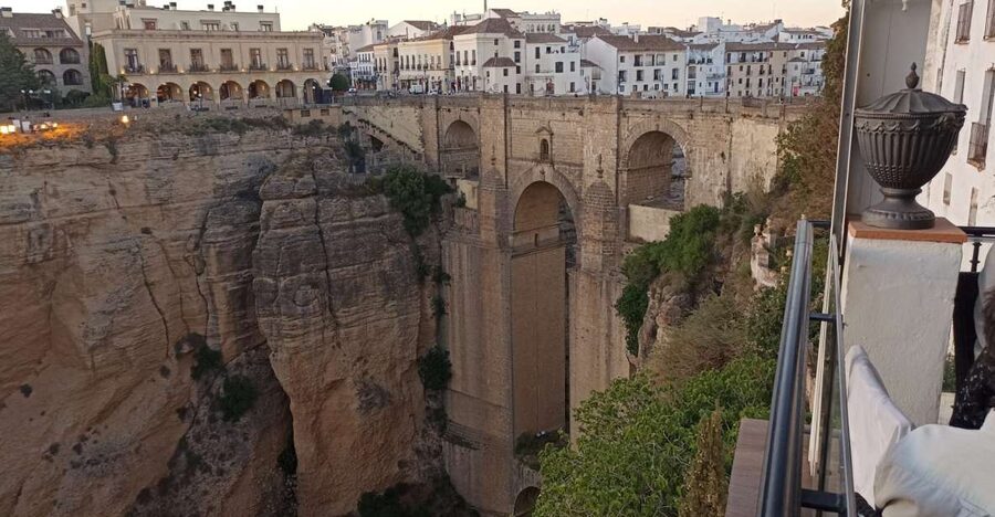 Ronda: Guided Walking Tour with English or Spanish Guide - Plaza de Toros de Ronda, the bullfighter walk and Spain’s oldest bullring