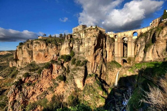 Ronda Historical Walking Tour with Bullring Entrance - Guadalevín Riverfront to Puente Nuevo, Why the Views Matter