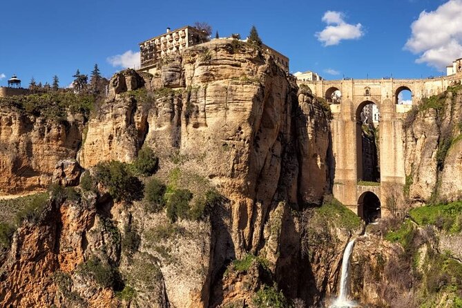 Ronda Self-Guided Audio Tour with Andalucia Travel Expert - Ronda at a walking pace, from Alameda del Tajo to the bullring