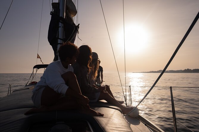 Sailing Adventure: Sailing, Dolphins and Relaxation with Drinks - Group size (max 12) and how that changes your day