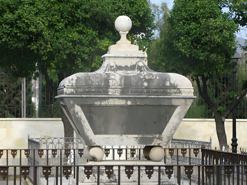 San Miguel Cemetery Tour of Malaga - Why San Miguel Cemetery feels like Malaga’s social history, not just a graveyard