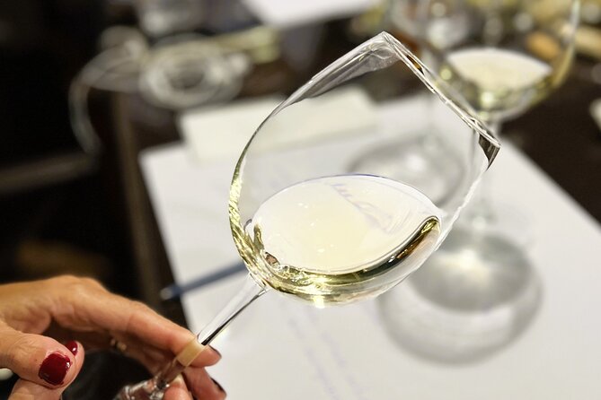 Sensory Tasting to Discover Wine with the 5 Senses - The tasting flow: what happens during the 5-wine sequence