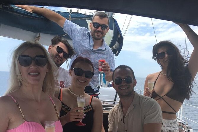 Shared Sailboat Experience Feel nature with dolphins - Getting to Patrick’s 19th17 and finding the boat fast