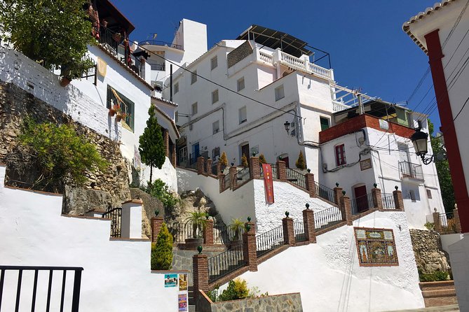 Sun and Wine Route - Small group, wine tasting and tapas included - Getting picked up in a Mercedes Vito and starting around 9:30