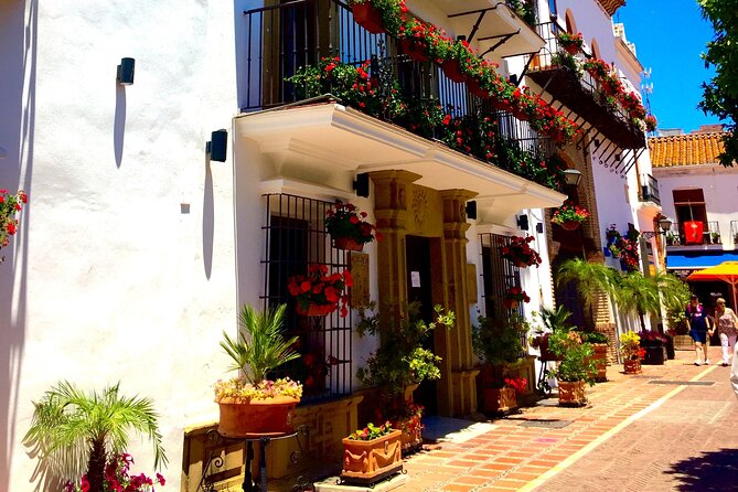 The Magic Coins of Marbella: Outdoor Escape Adventure - Starting on Avenida del Mar: where the game begins