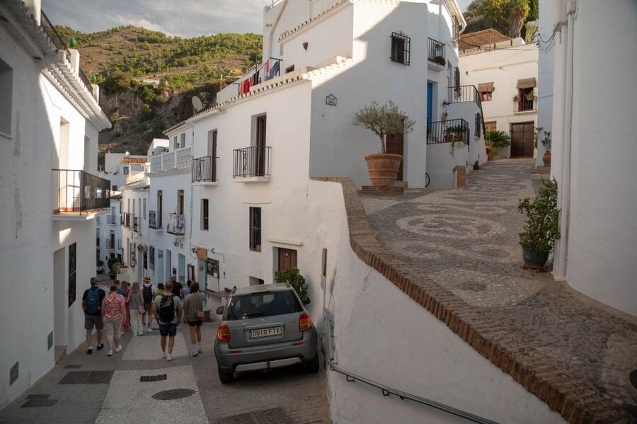 Torremolinos/Benalmadena: Nerja Caves Tour with Frigiliana - Frigiliana guided walk: white village streets and sweet wine time