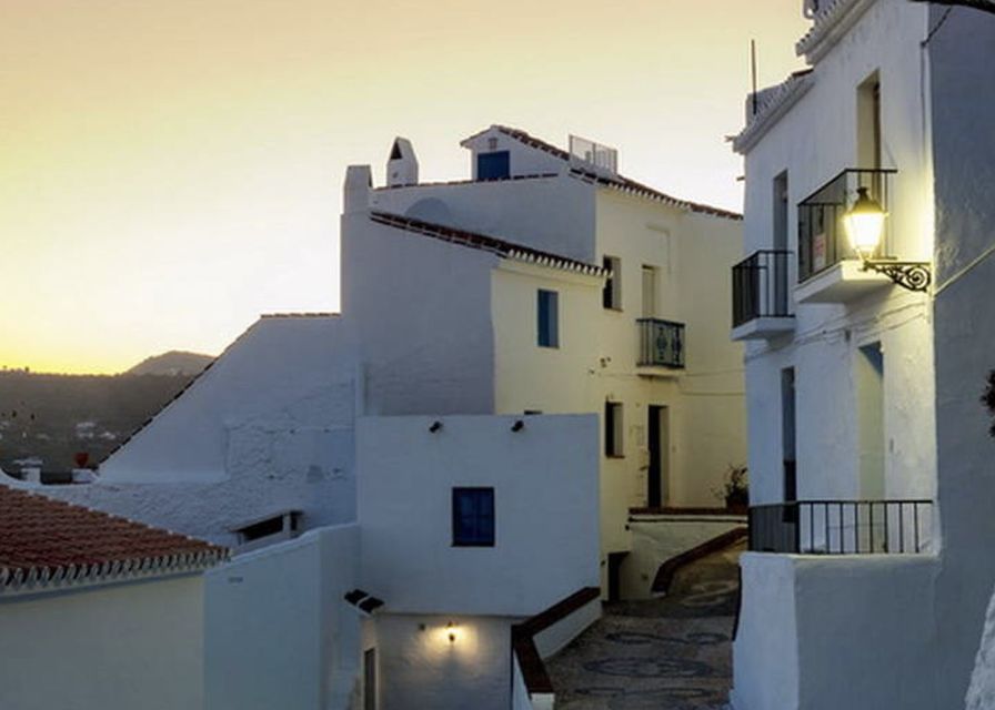 Torremolinos/Benalmadena: Nerja Caves Tour with Frigiliana - Nerja old town free time and the Balcony of Europe
