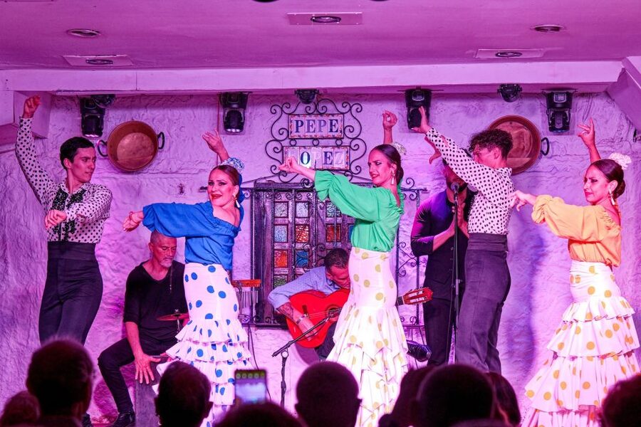 Torremolinos: Flamenco Show with Drinks - Your 90-Minute Flow: Drinks First, Then Singing and Dancing