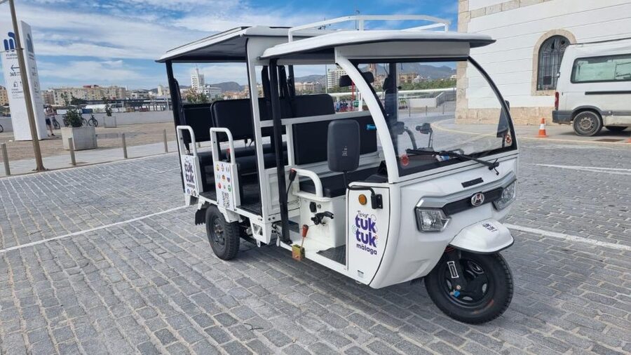 Tour TukTuk Málaga - Banco de España to Pedro Luis Alonso Gardens: The City Opens Up