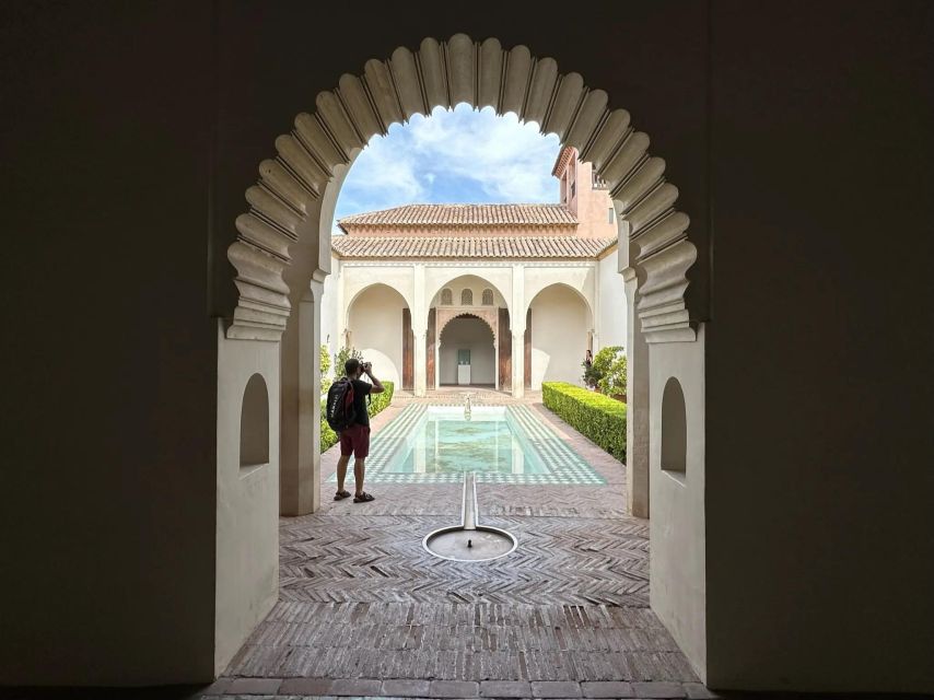 Ultimate Malaga: History and Tapas All Included - Málaga, but with the lines removed