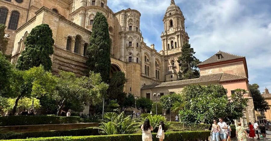 Ultimate Malaga: History and Tapas All Included - Where you meet and how the 4-hour schedule plays out