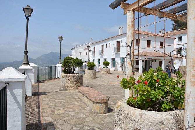 Wine, Tapas & Lake Zahara by e-bike incl Ronda pickup (full day) - Wine, tapas, and lunch, done the practical way